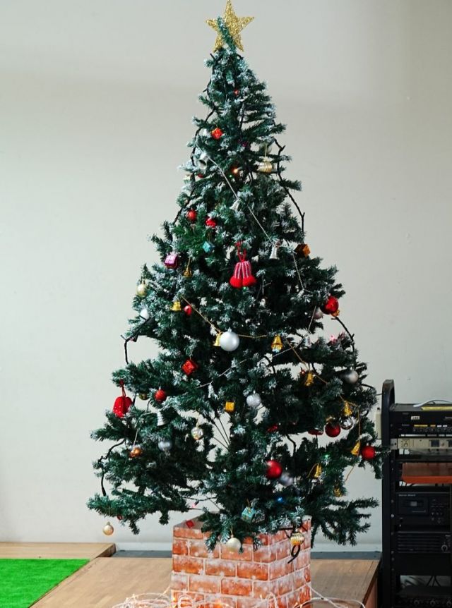 今年も市民プラザのロビーにクリスマスツリーが登場しました✨
ツリーを見るとワクワクしてきますね🎶

12/14(日)には「みんなのクリスマスコンサート2025」も開催され、
クリスマスムードにさらに拍車がかかります⛄

ぜひ、クリスマスツリーを見に来てくださいね🎄

※ツリーの展示は12月24日（水）までの予定です🎅❄

#クリスマスツリー #クリスマス
#クリスマス展示 #クリスマス飾り
#Xmas #Christmas #MerryXmas
#クリスマスコンサート #みんなのクリスマスコンサート
#ロビー展示 #LobbyExhibition
#門真市民プラザ #市民プラザ
#生涯学習センター
#青少年活動センター
#KADOMATEENSBASE
#門真 #門真市 #古川橋 #大和田 #門真南
#かどま日和 #門真日和